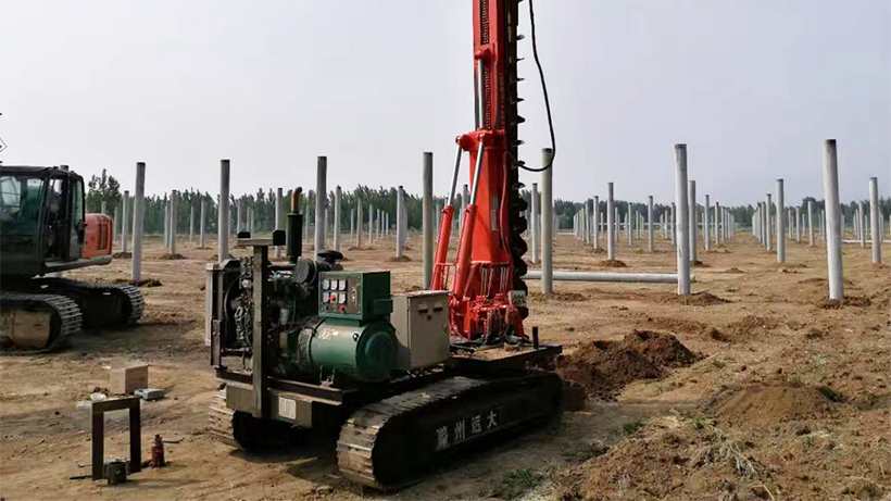 甘肅太陽能光伏電站打樁機工程案例